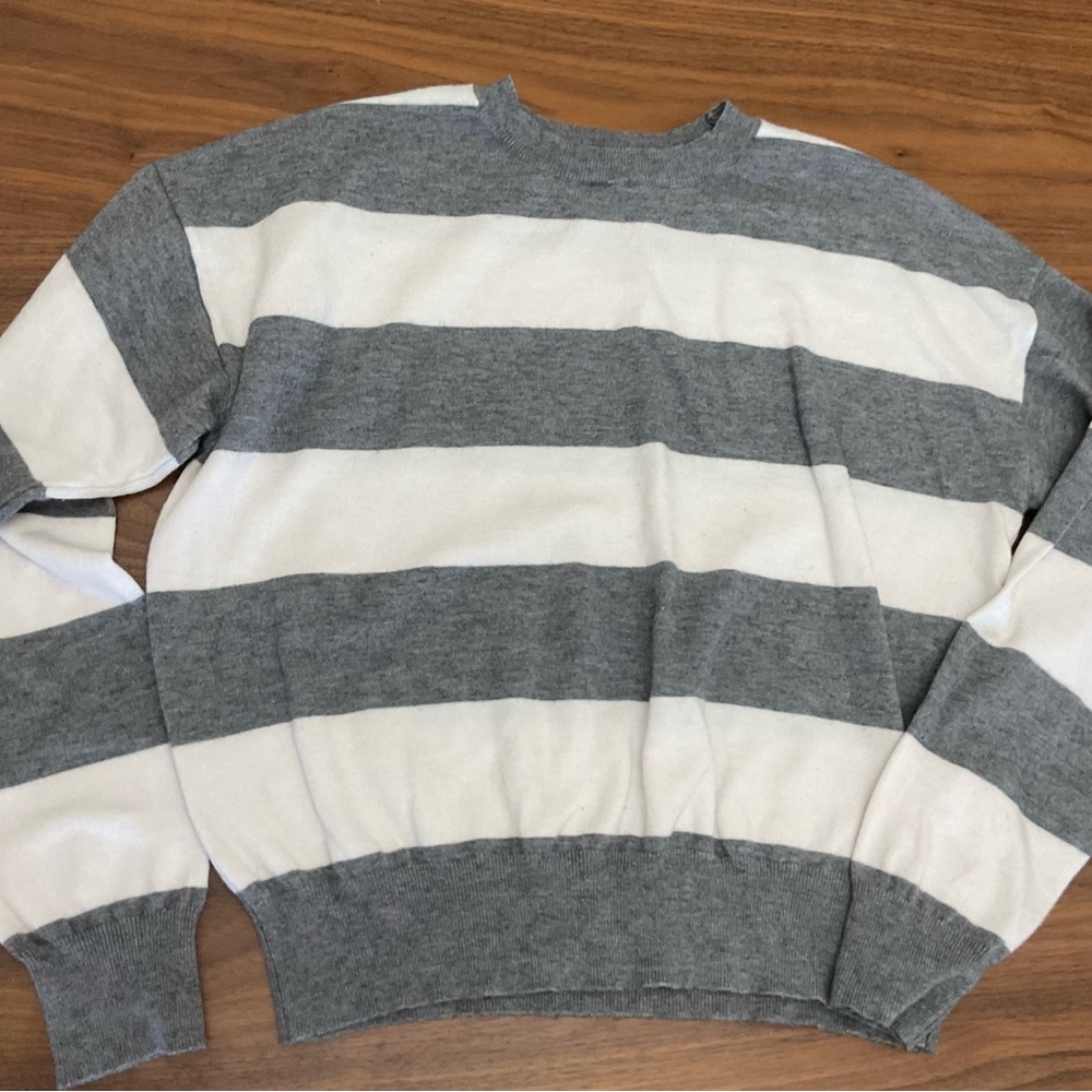 Forever 21 Striped Gray and White Crewneck Sweater